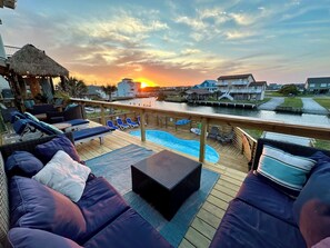 Terrace/patio - Canalfront, tiki bar, dock, boatramp, pool, hot tub, kayaks, paddleboards & more (North Topsail Beach)