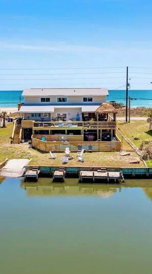 Exterior - Canalfront, tiki bar, dock, boatramp, pool, hot tub, kayaks, paddleboards & more (North Topsail Beach)