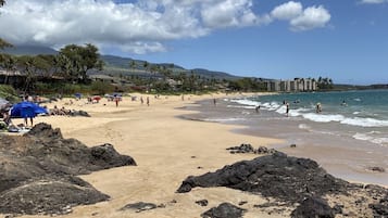 Beach nearby, sun loungers, beach towels