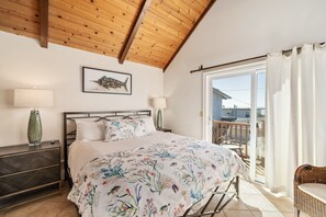 6 bedrooms, iron/ironing board, free WiFi, bed sheets - WALK to Beach, Pier and Downtown - Parking - BBQ - View (Pismo Beach)