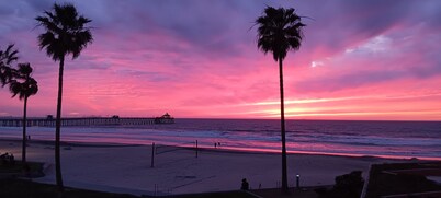 BEACH FRONT CONDO! San Diego-Imperial Beach-Coronado
DOD, Military Welcome!