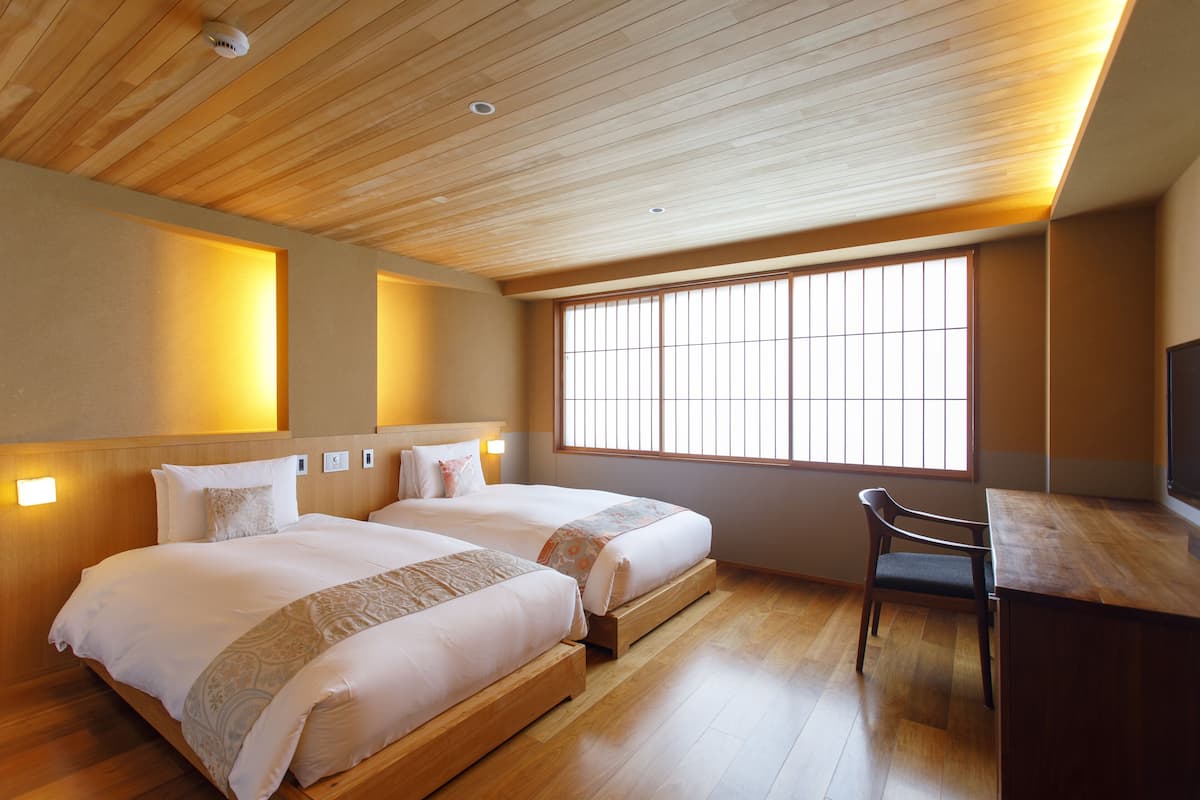 deluxe twin room, non smoking | 1 bedroom, hypo-allergenic bedding, free minibar, in-room safe