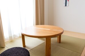 1 Schlafzimmer, Zimmersafe, individuell dekoriert, Verdunkelungsvorhänge