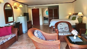 Premium bedding, in-room safe, individually decorated, desk - Surin Bay Inn (Choeng Thale)