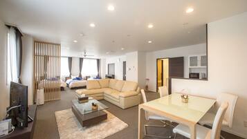 Kamar Quadruple Deluks ( 202 ) | Makan di kamar