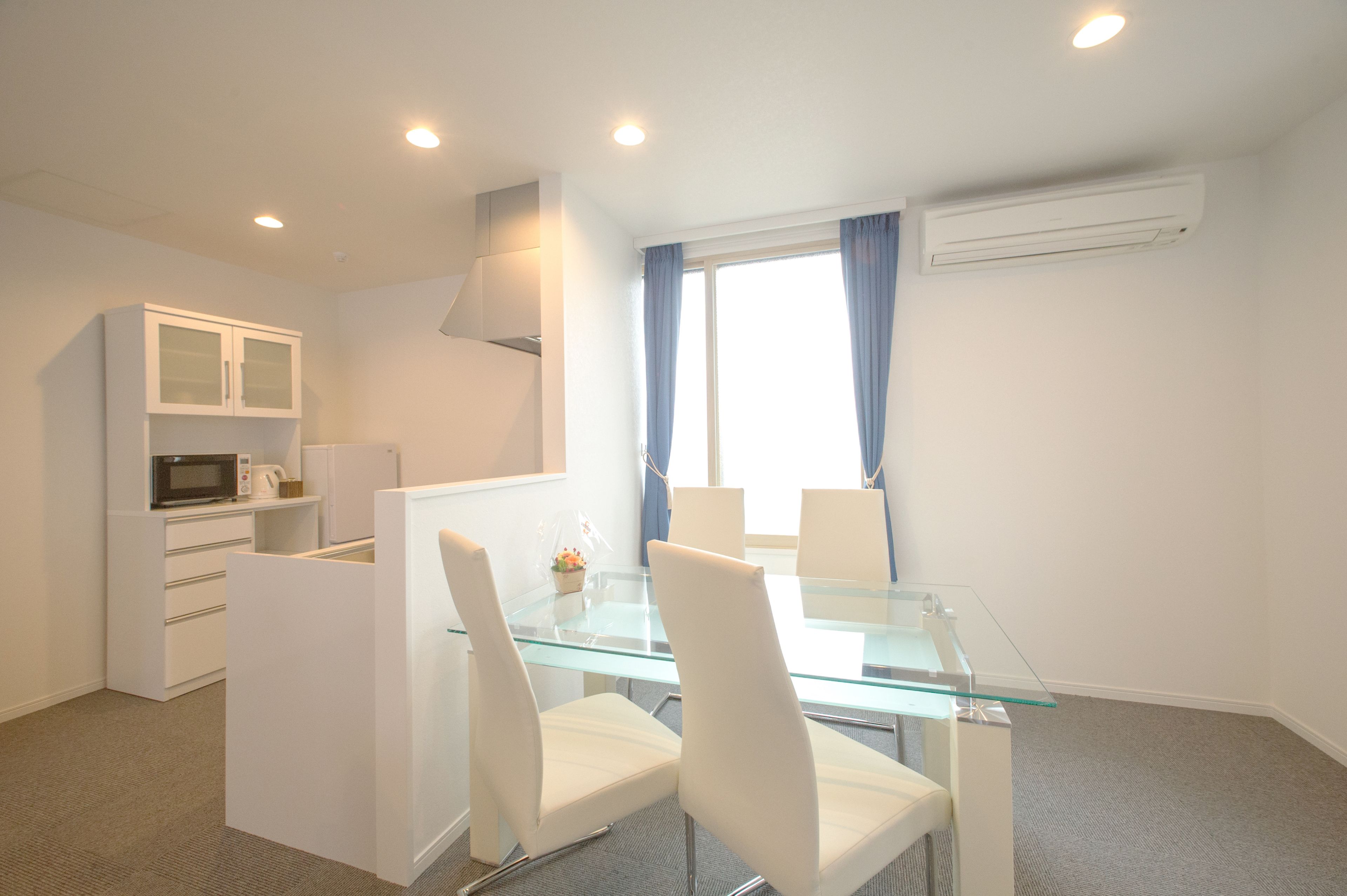 Comfort Room (402) | In-room dining
