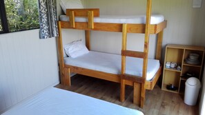 Cabana, bany compartit (1 Double & 1 Bunk Bed) | Mobiliari individual i wifi