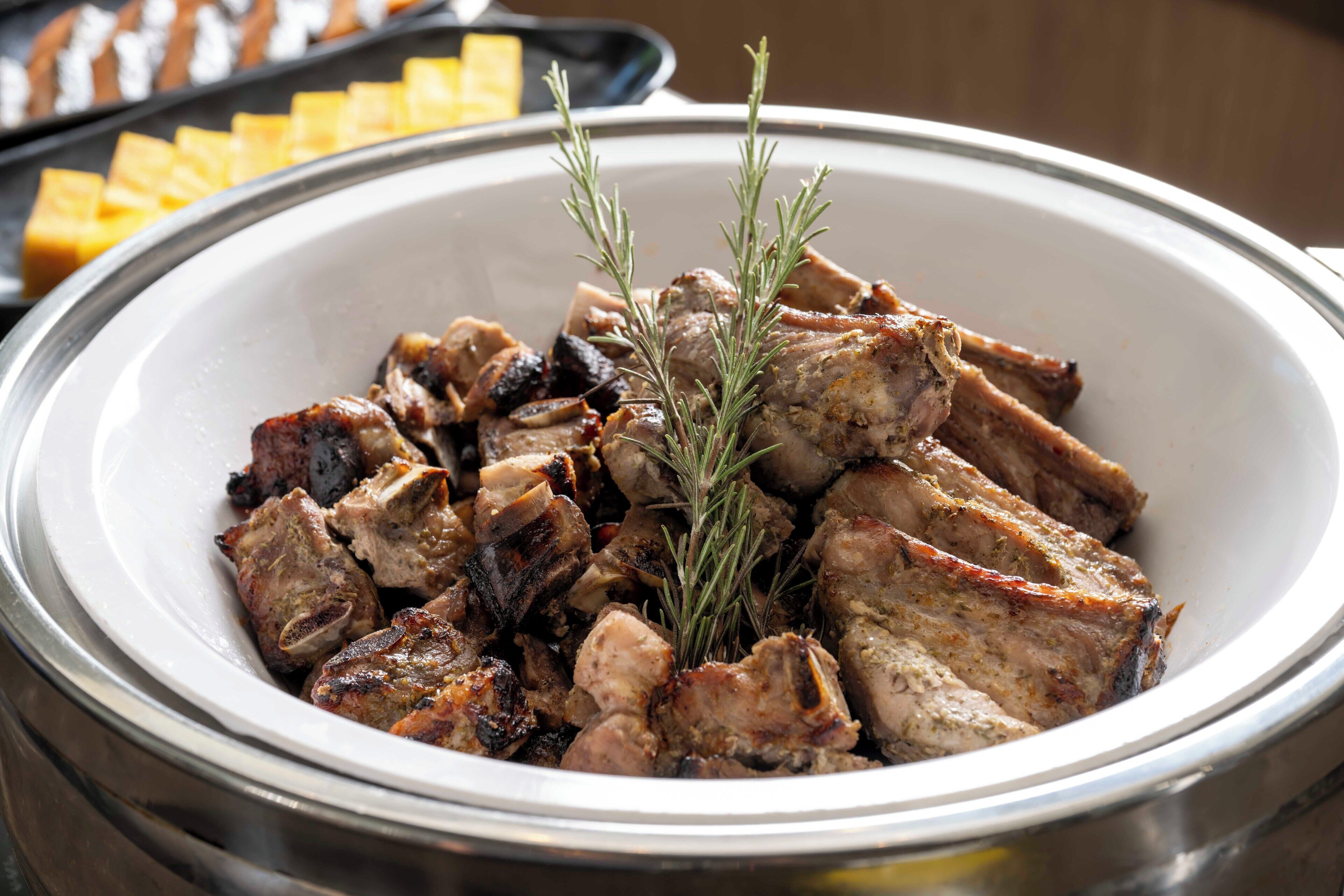 daily buffet breakfast (jpy 1500 per person)