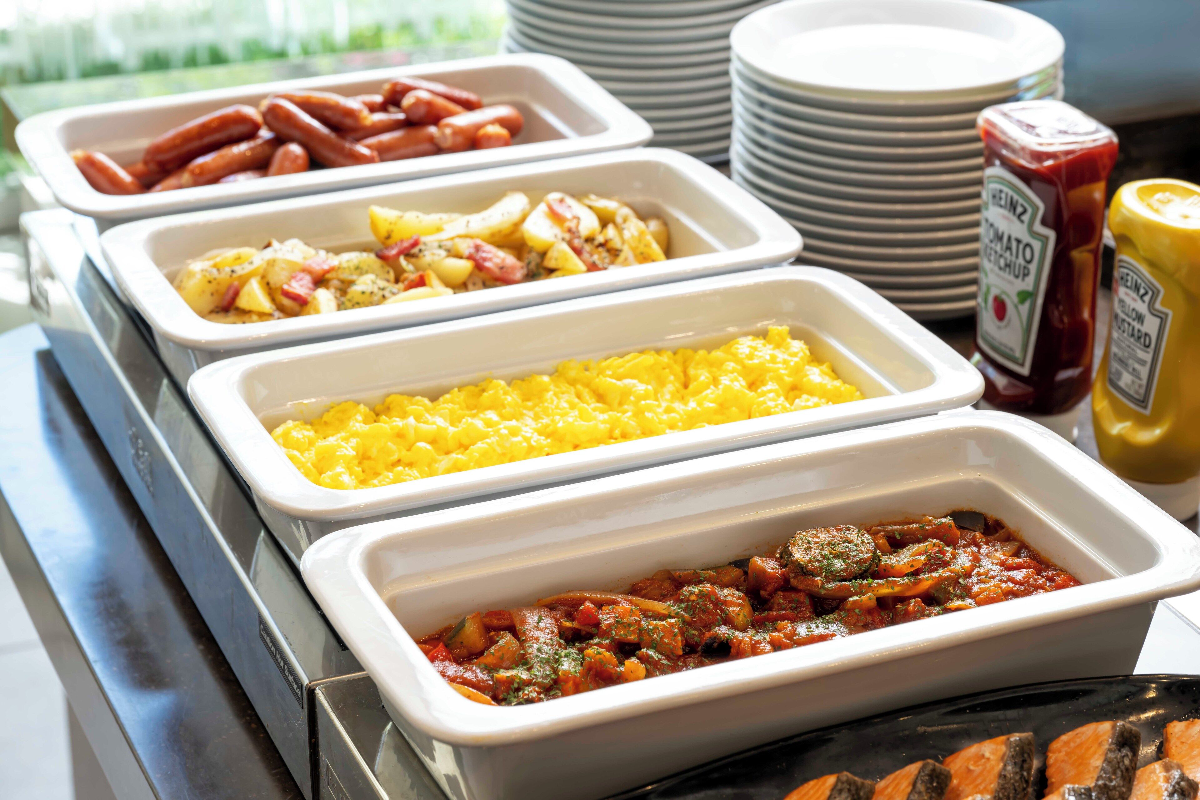 daily buffet breakfast (jpy 1500 per person)