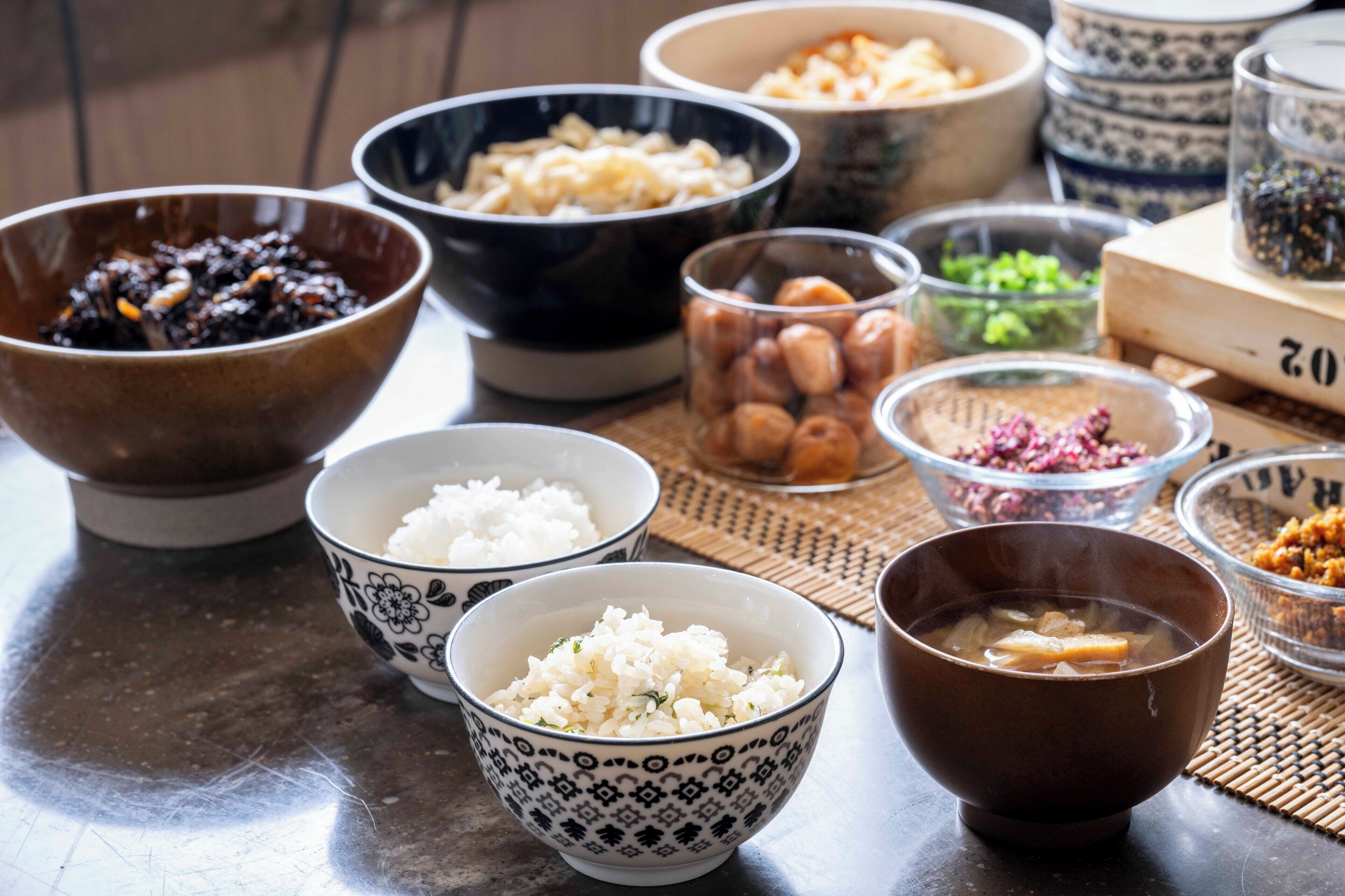 daily buffet breakfast (jpy 1500 per person)