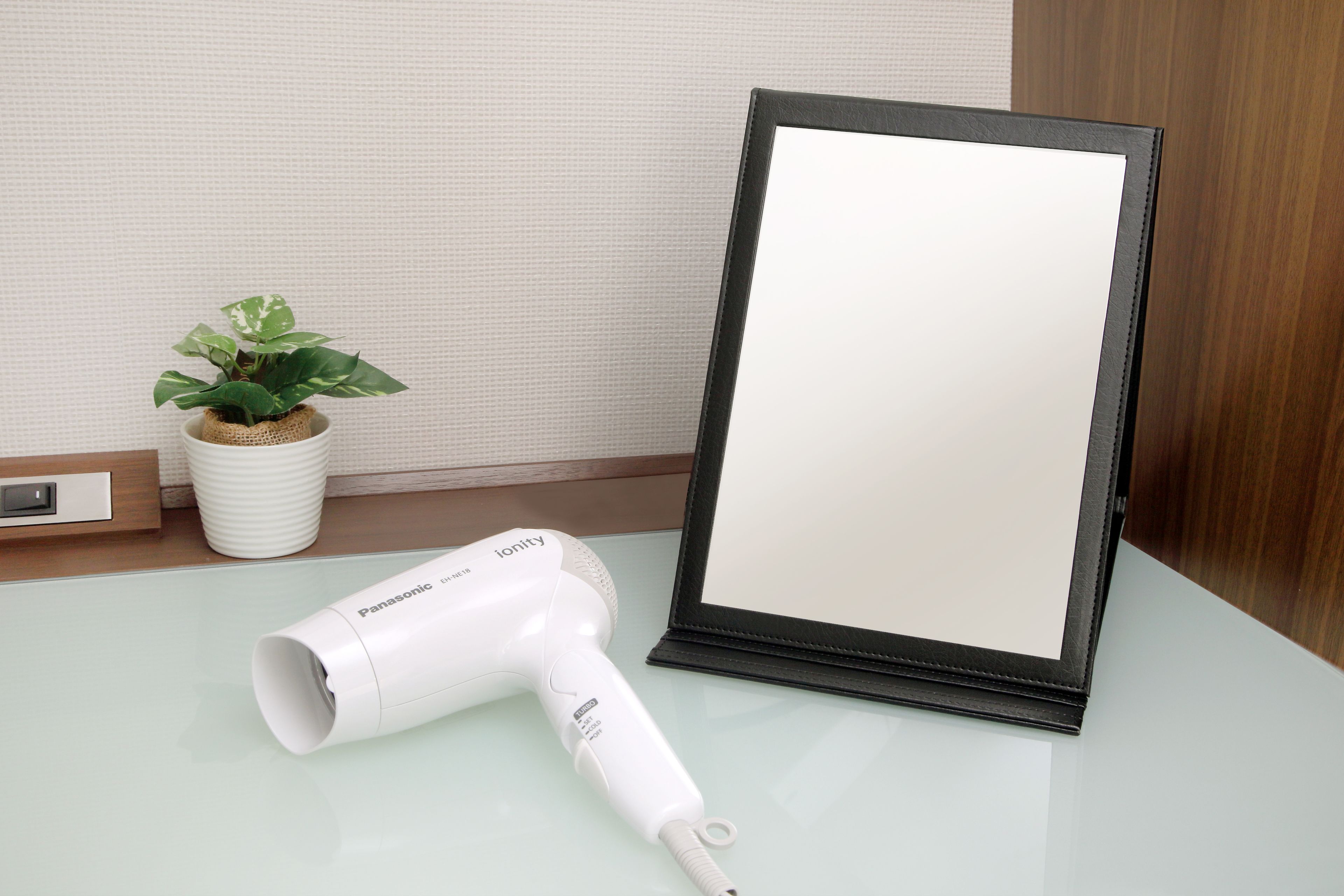 in-room safe, desk, free wifi, bed sheets