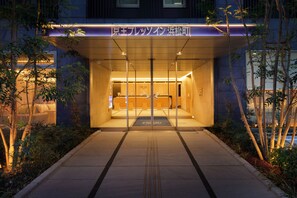 Front of property – evening/night - Keio Presso Inn Hamamatsucho (Tokyo)