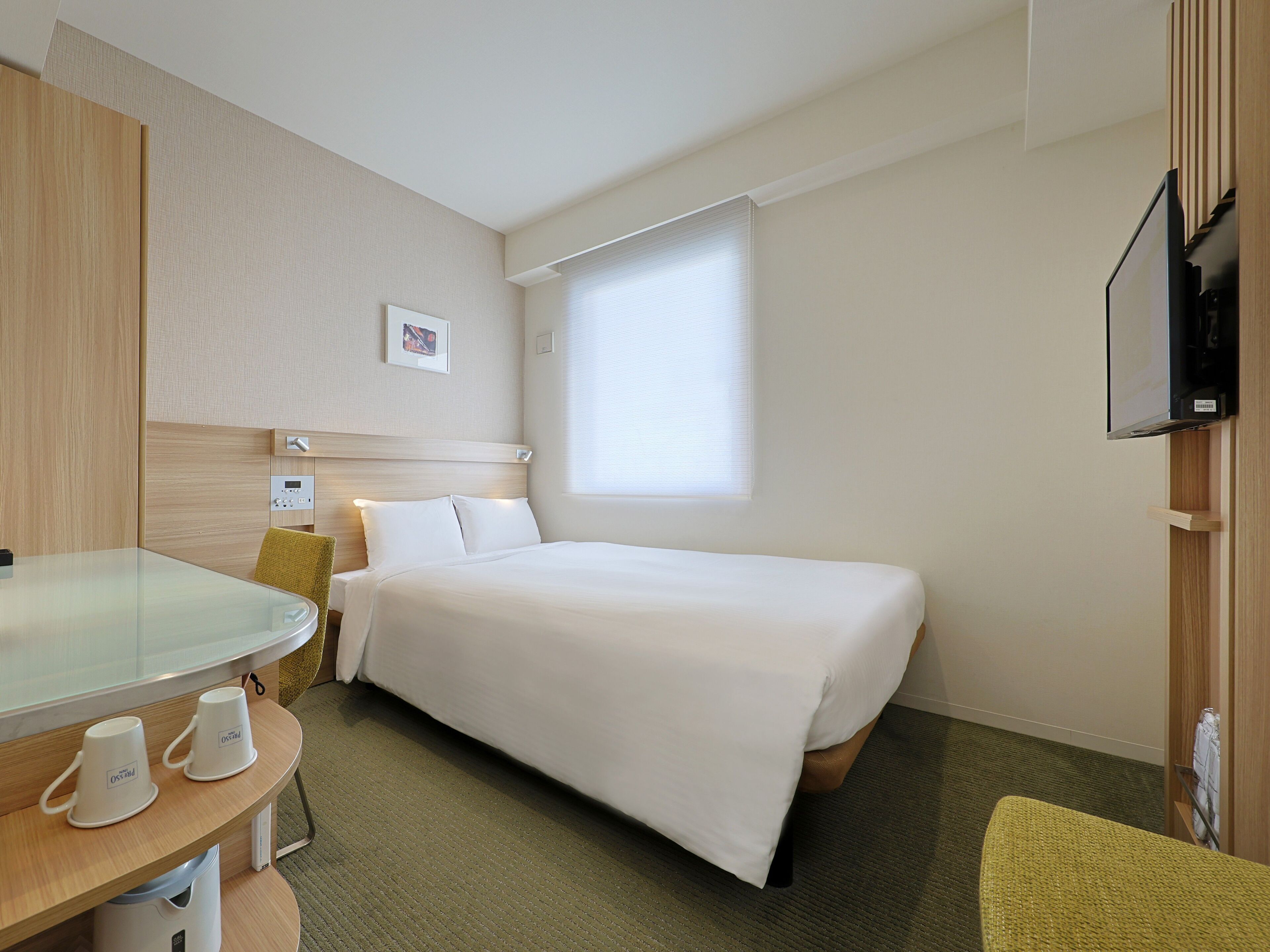 Desk, free WiFi, bed sheets