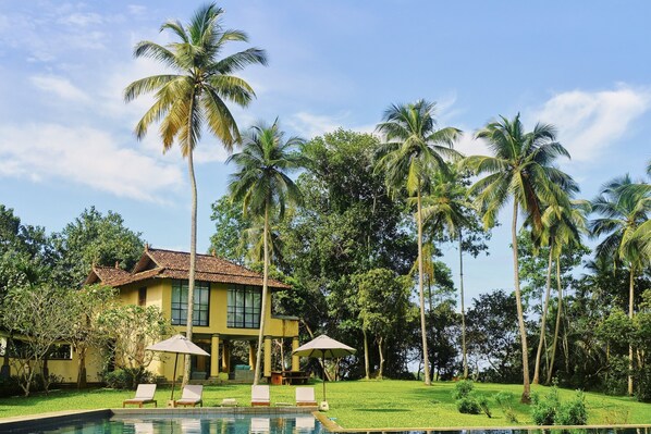 Outdoor pool - Samadara Estate, Midigama (Ahangama)