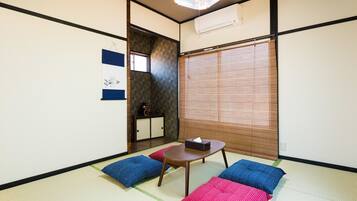 Private Vacation Home | Living area | Flat-screen TV