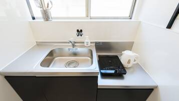 Private Vacation Home | Private kitchenette | Fridge, microwave, stovetop, cookware/dishes/utensils