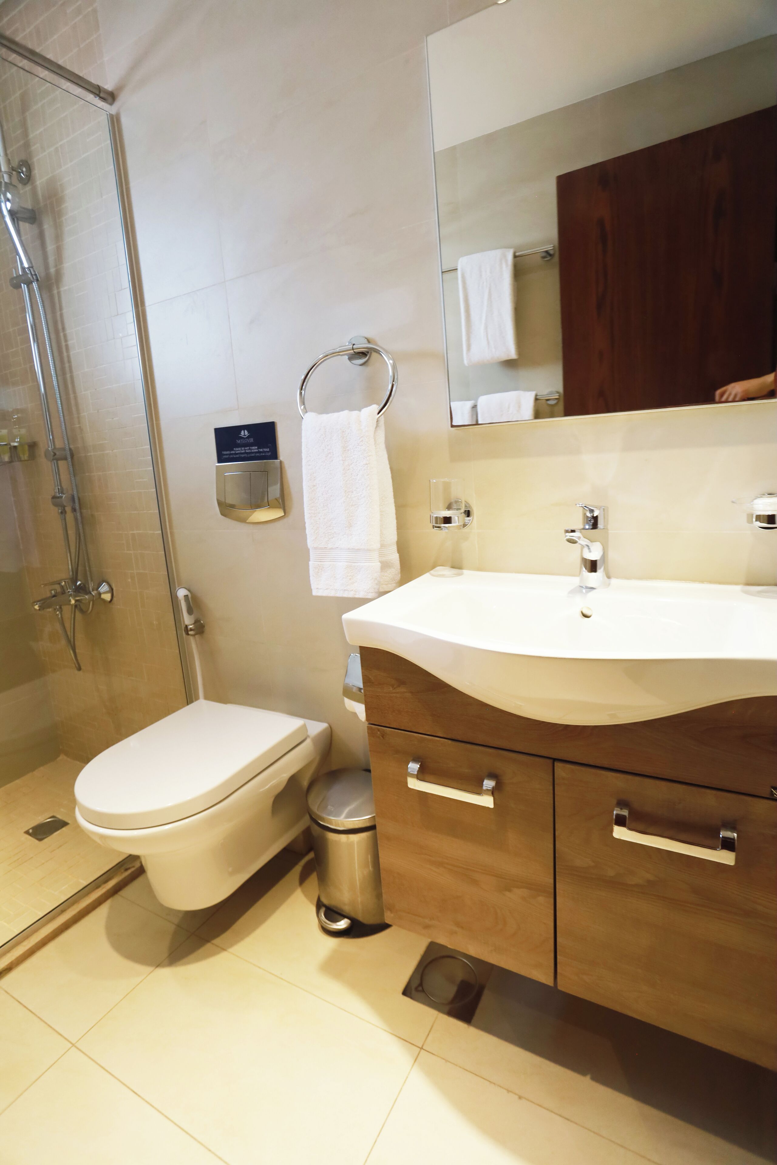 suite, 1 bedroom | bathroom | shower, free toiletries, hair dryer, bidet