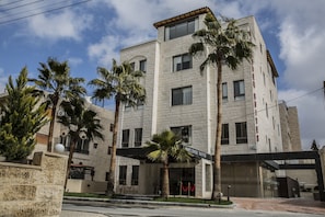 Front of property - Naylover Hotel Suites (Amman)