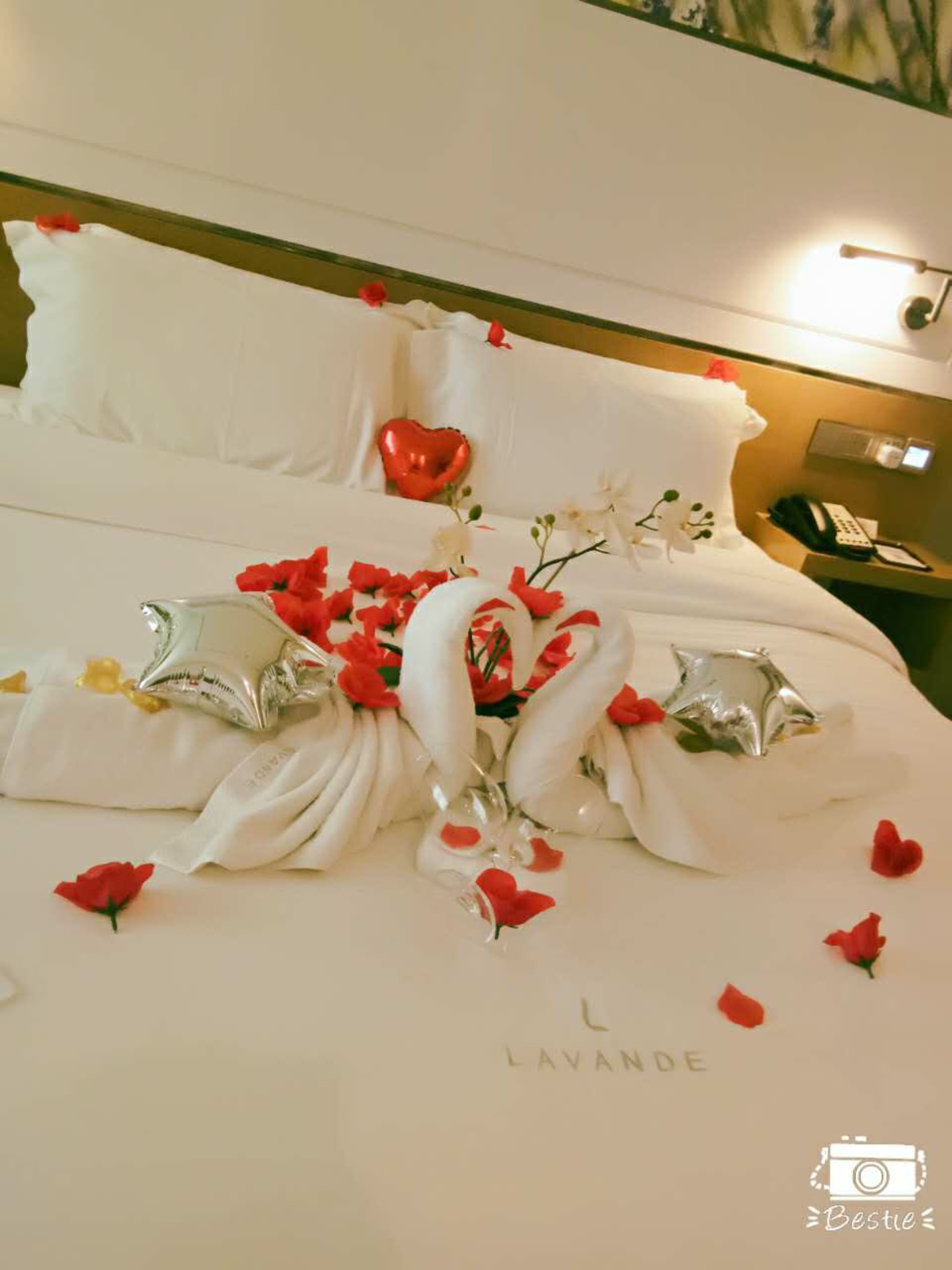 Habitación romántica | Minibar, escritorio, cortinas blackout y tabla de planchar con plancha 