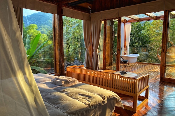 Kamar Deluks | Pemandangan dari kamar