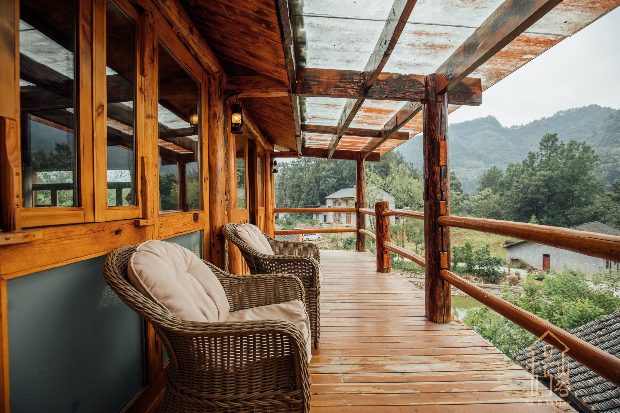 Deluxe Loft  | Premium bedding, down comforters, individually decorated, desk