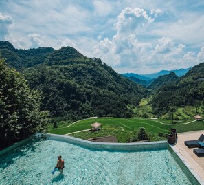 2 outdoor pools, pool loungers - No.5 Valley Lodge (Zhangjiajie)