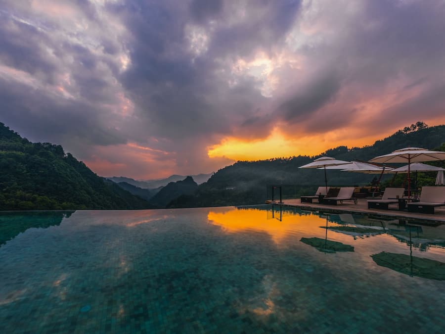 2 outdoor pools, sun loungers