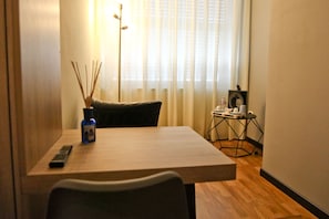 Superior-Suite, 1 King-Bett, Meerseite | Kostenloses WLAN, Bettwäsche