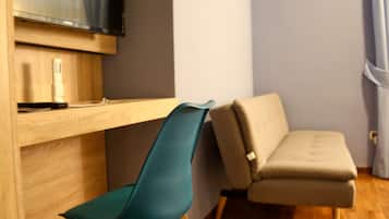 Exclusieve tweepersoonskamer, 1 kingsize bed met slaapbank | Extra bedden, gratis wifi, beddengoed