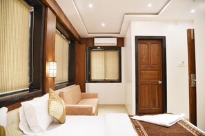 Premium bedding, desk, soundproofing, free WiFi - Hotel Flora Fountain (Mumbai)