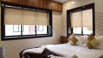 Phòng đôi Tiêu chuẩn | Bộ đồ giường cao cấp, bàn, phòng cách âm