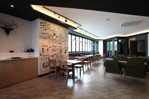 Petit déjeuner servi sur place