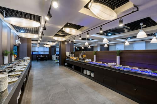 Buffet déjeuner servi tous les jours en supplément