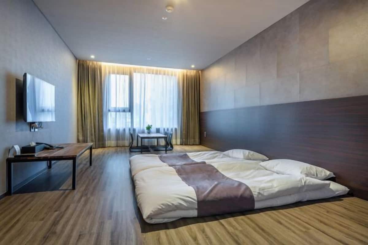 Caja de seguridad en la habitación y sistema de insonorización