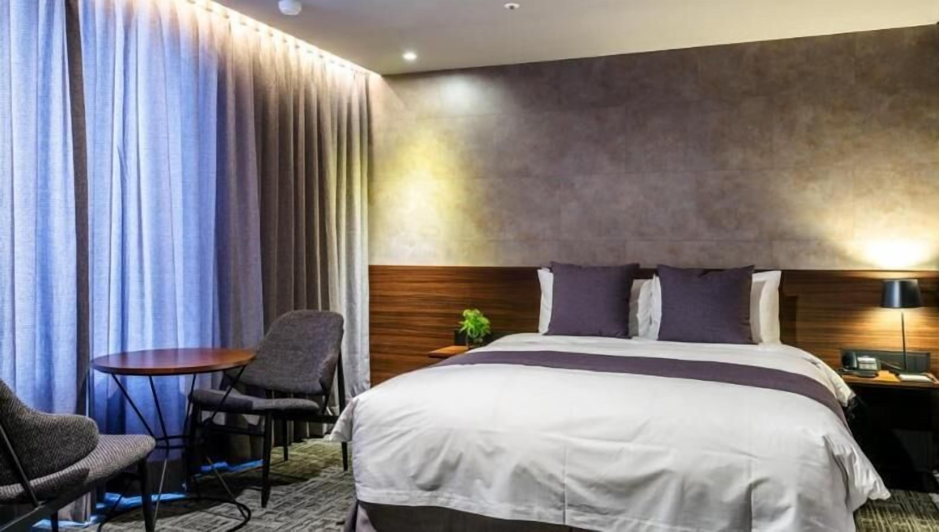 房內夾萬、隔音、免費 Wi-Fi、床單