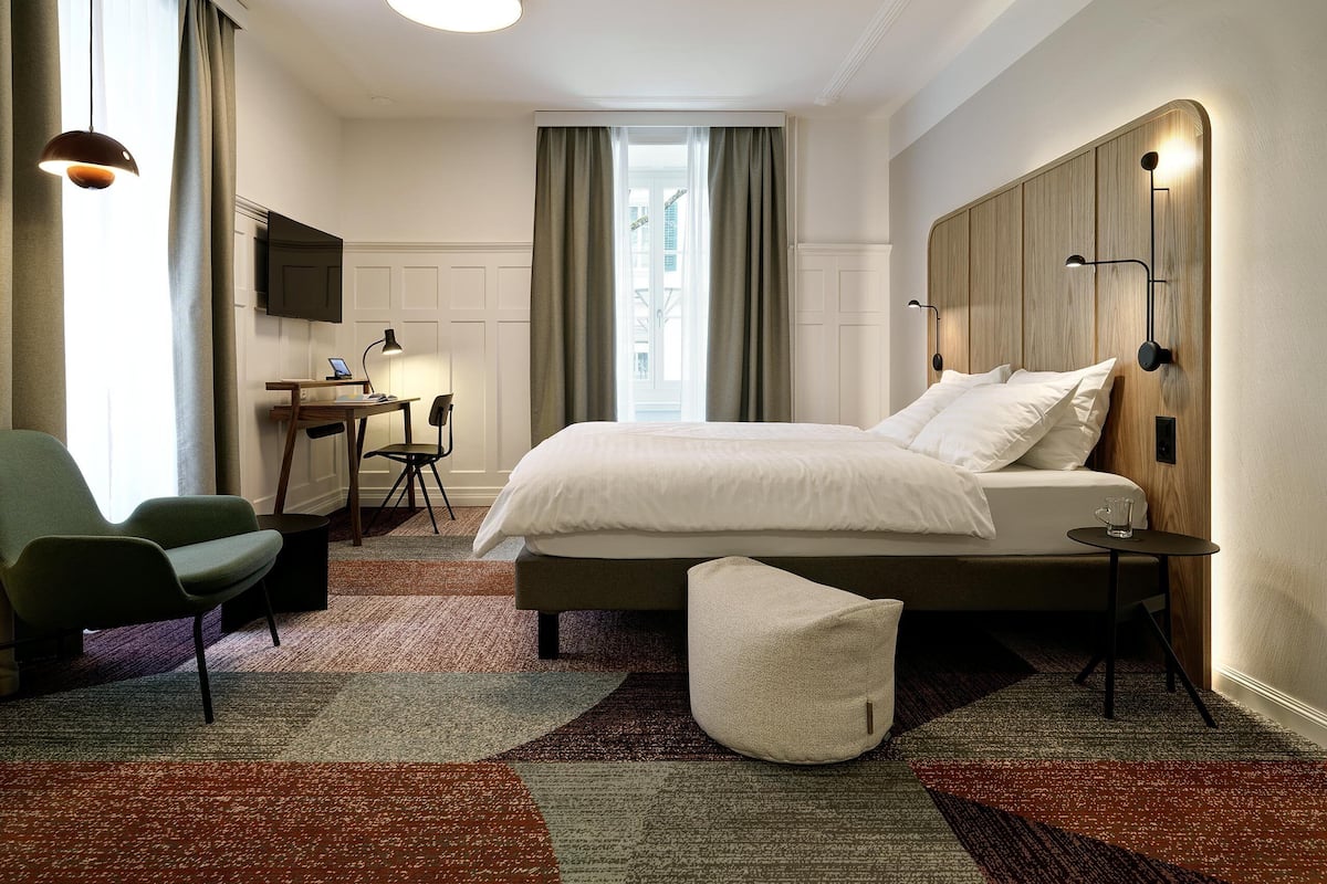 Classic Double Room | 1 bedroom, in-room safe, iron/ironing board, free WiFi