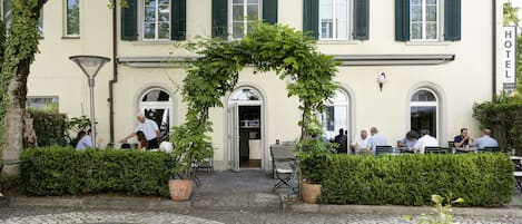 المنشأة من الخارج