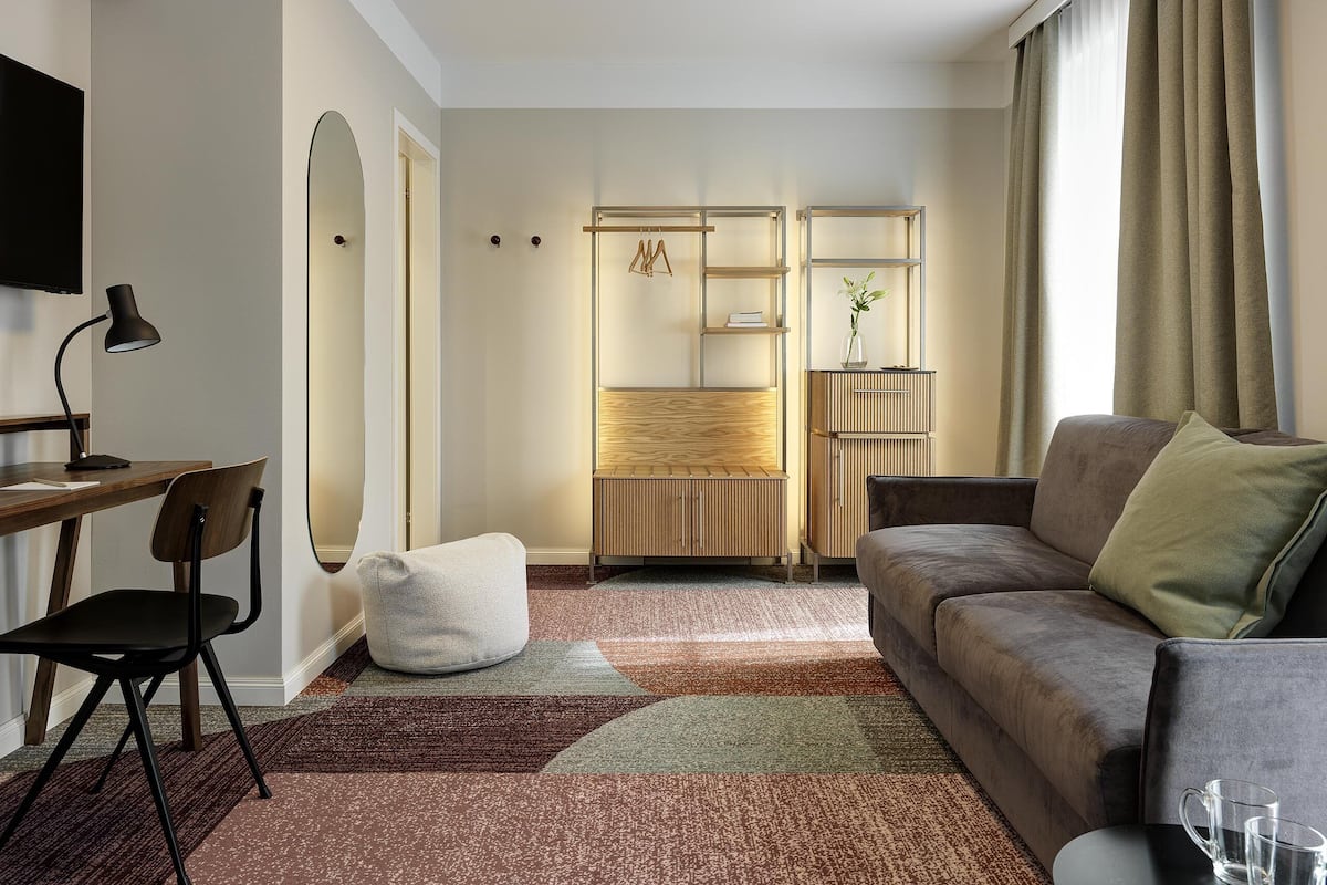 1 bedroom, in-room safe, iron/ironing board, free WiFi