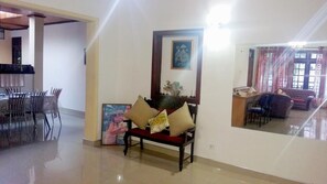 Interior detail - Crystal Lake Resort (Kandy)