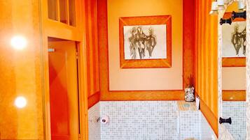 Family Room | Bathroom