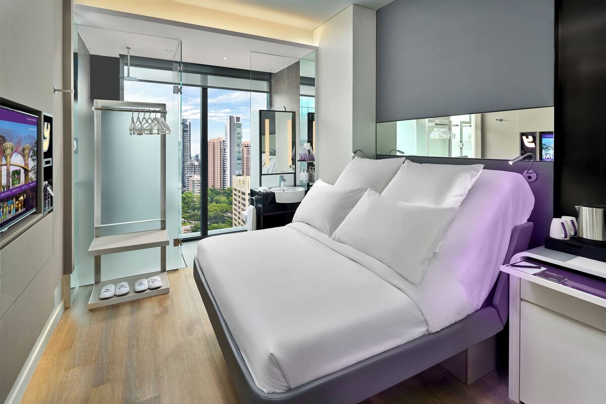 Premium Room, 1 Queen Bed, City View | Premium bedding, in-room safe, blackout curtains, soundproofing