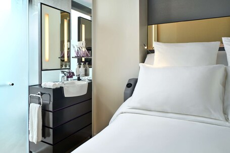 YOTEL Singapore Orchard Road - Image 57