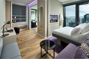Premium bedding, in-room safe, blackout drapes, soundproofing - YOTEL Singapore Orchard Road (Singapore)