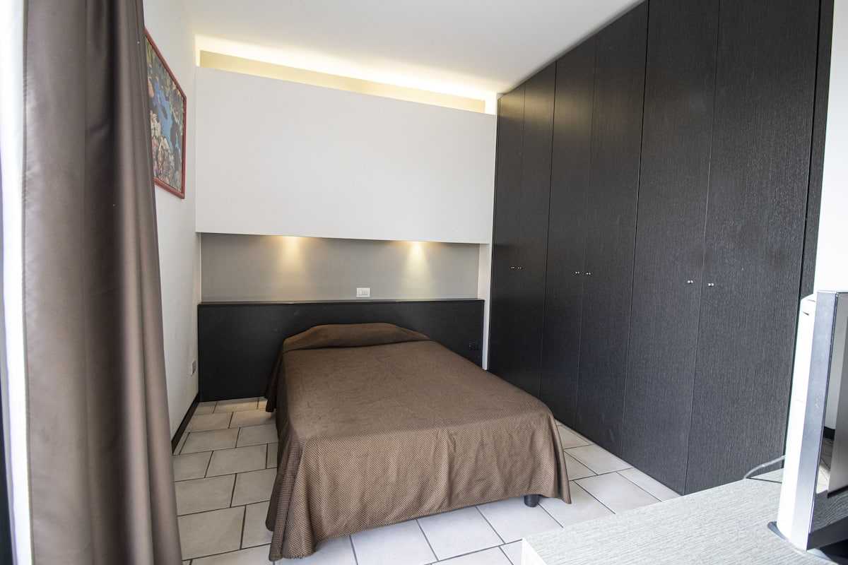 Studio | Egyptian cotton sheets, premium bedding, in-room safe, desk