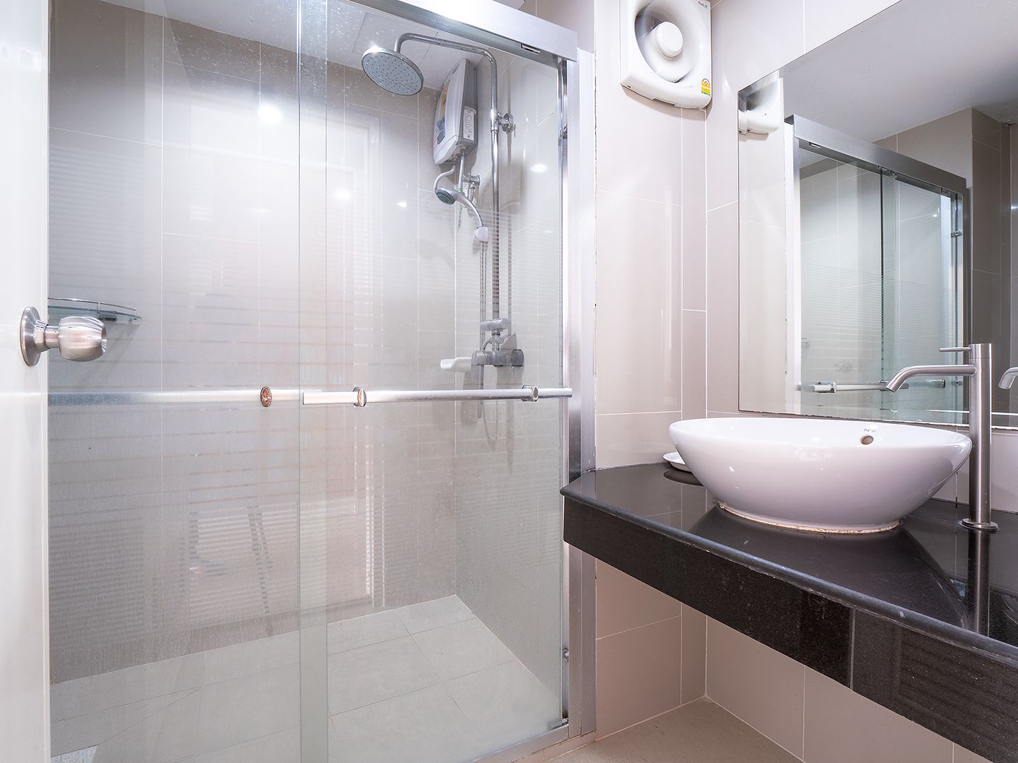 shower, free toiletries, towels