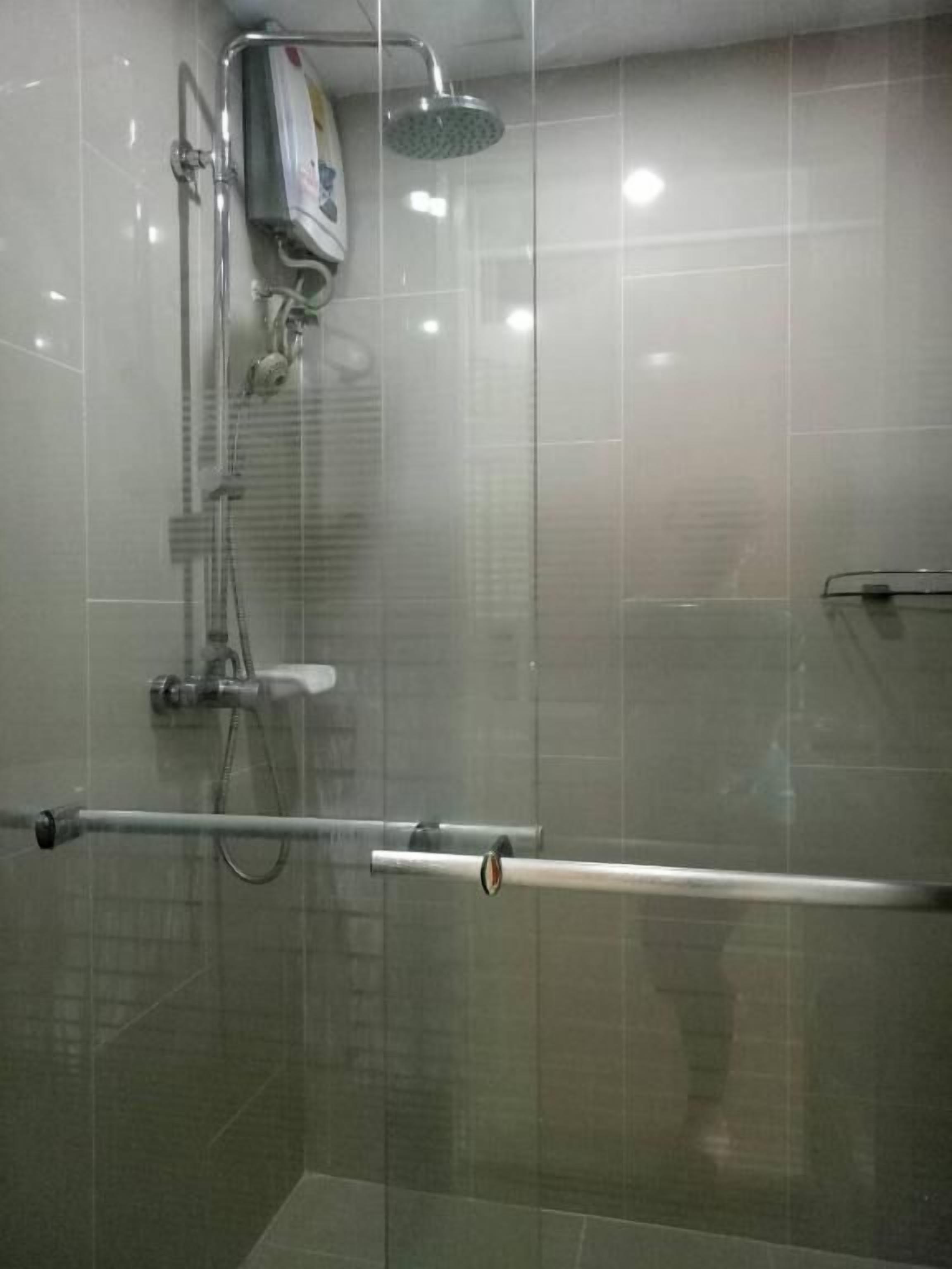 shower, free toiletries, towels