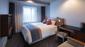 A hotel room with a large bed, a desk, a chair, a TV, and a window with curtains. - Kisarazu Washington Hotel (Kisarazu)