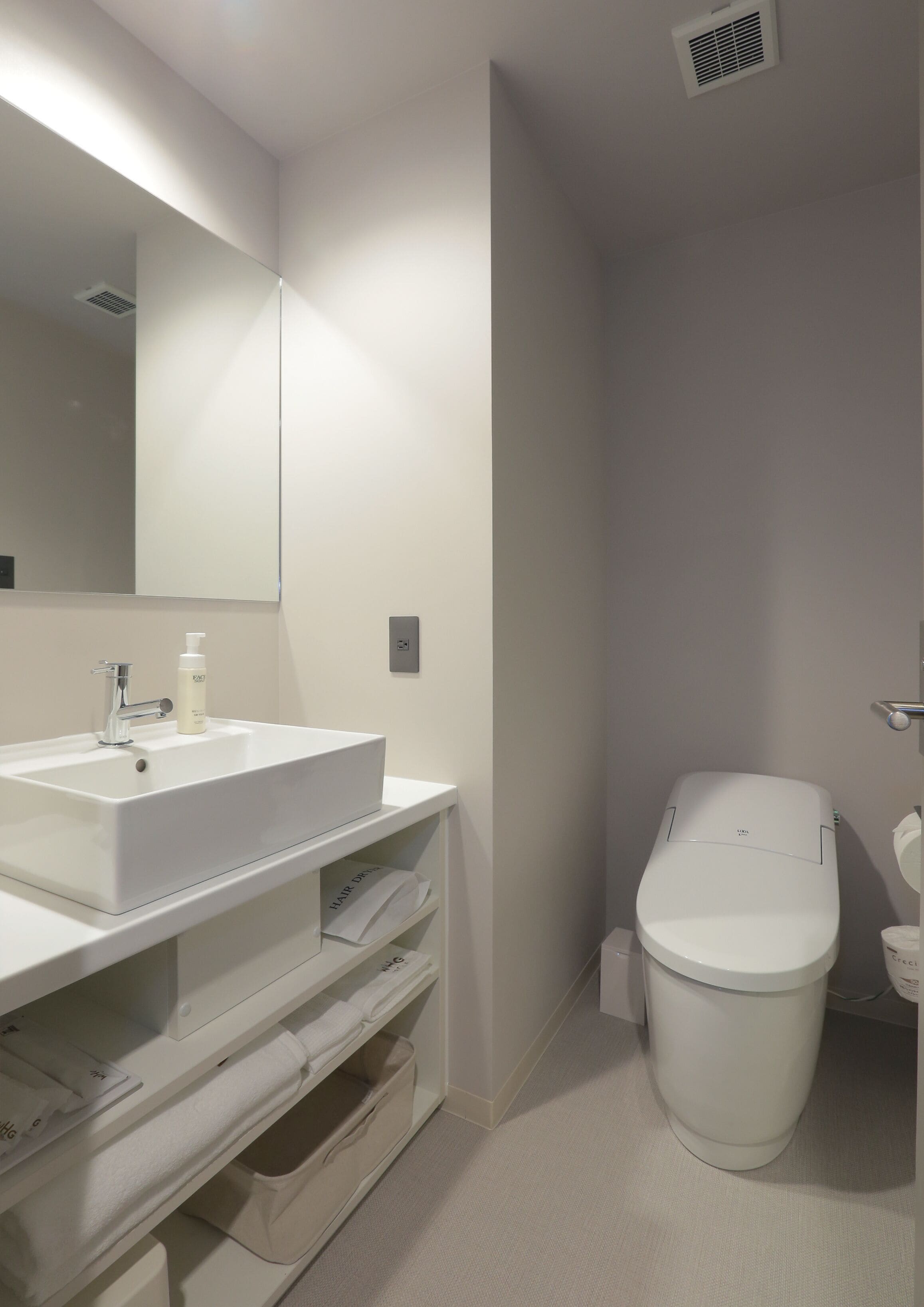 separate bathtub and shower, deep-soaking bathtub, free toiletries