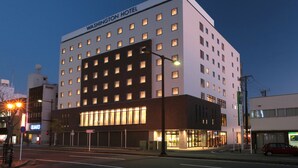 A multi-story hotel with a prominent sign reading "Washington Hotel." - Kisarazu Washington Hotel (Kisarazu)