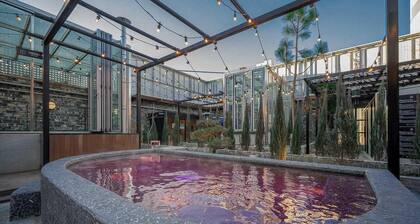 February Hotel The Signature Dongseongro